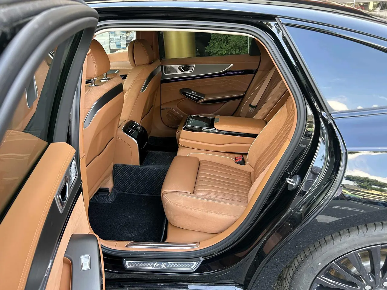 HongQi 2025 H9 48V 2.0T two-wheel drive flag smooth private fashion version 5 automatic gear 6