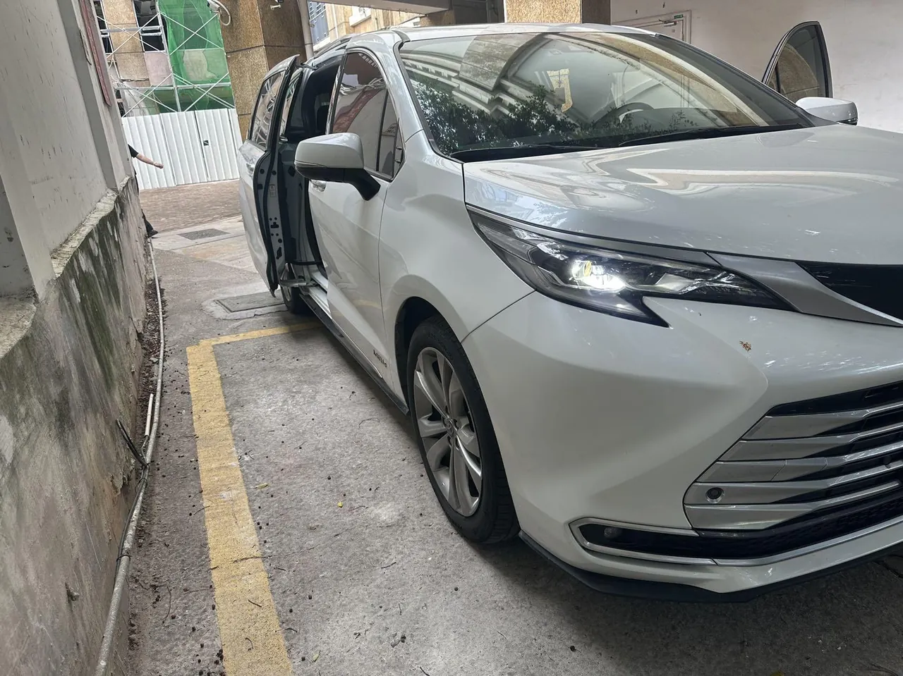 Toyota 2021 Sana 2.5 Stepless Platinum Edition Automatic Transmission 2