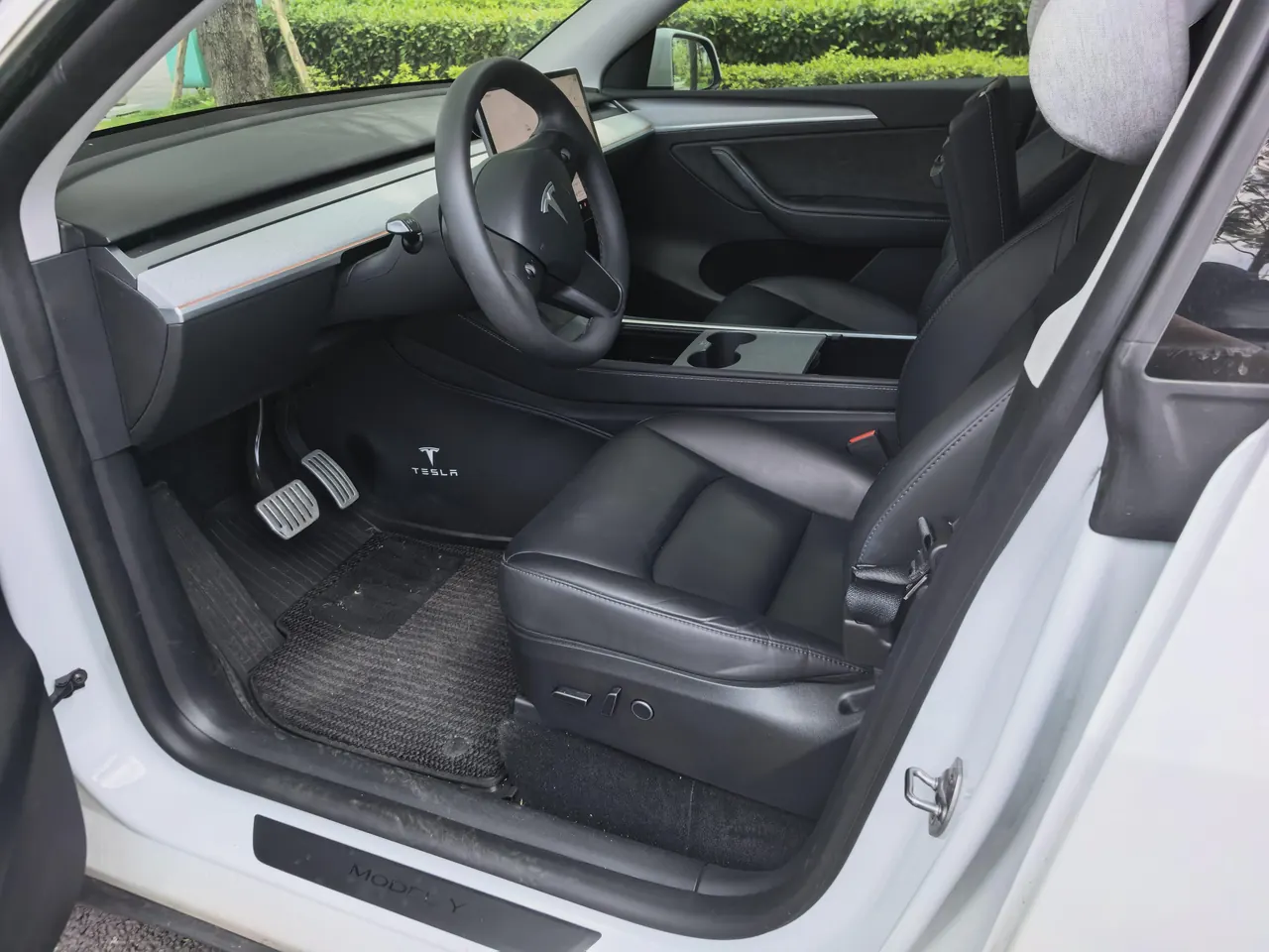Tesla 2023 Model Y rear-wheel drive version automatic transmission 2