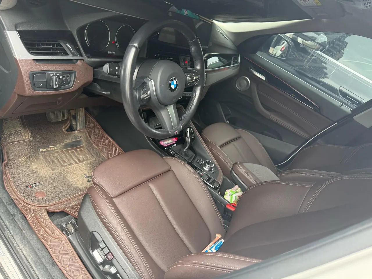 BMW 2022 X1 sDrive20Li 1.5T exclusive automatic gear 4