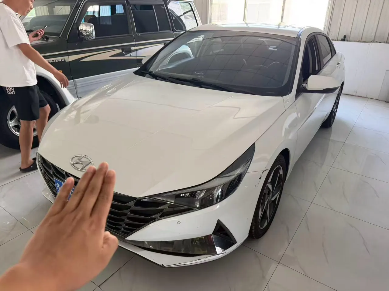 Открыть галерею: Hyundai 2022 Elantra -3-compartment 1.5 stepless LUX premium automatic gear