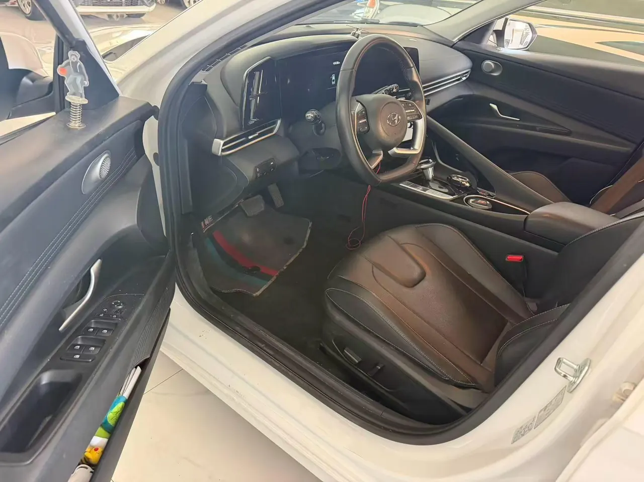 Hyundai 2022 Elantra -3-compartment 1.5 stepless LUX premium automatic gear 3