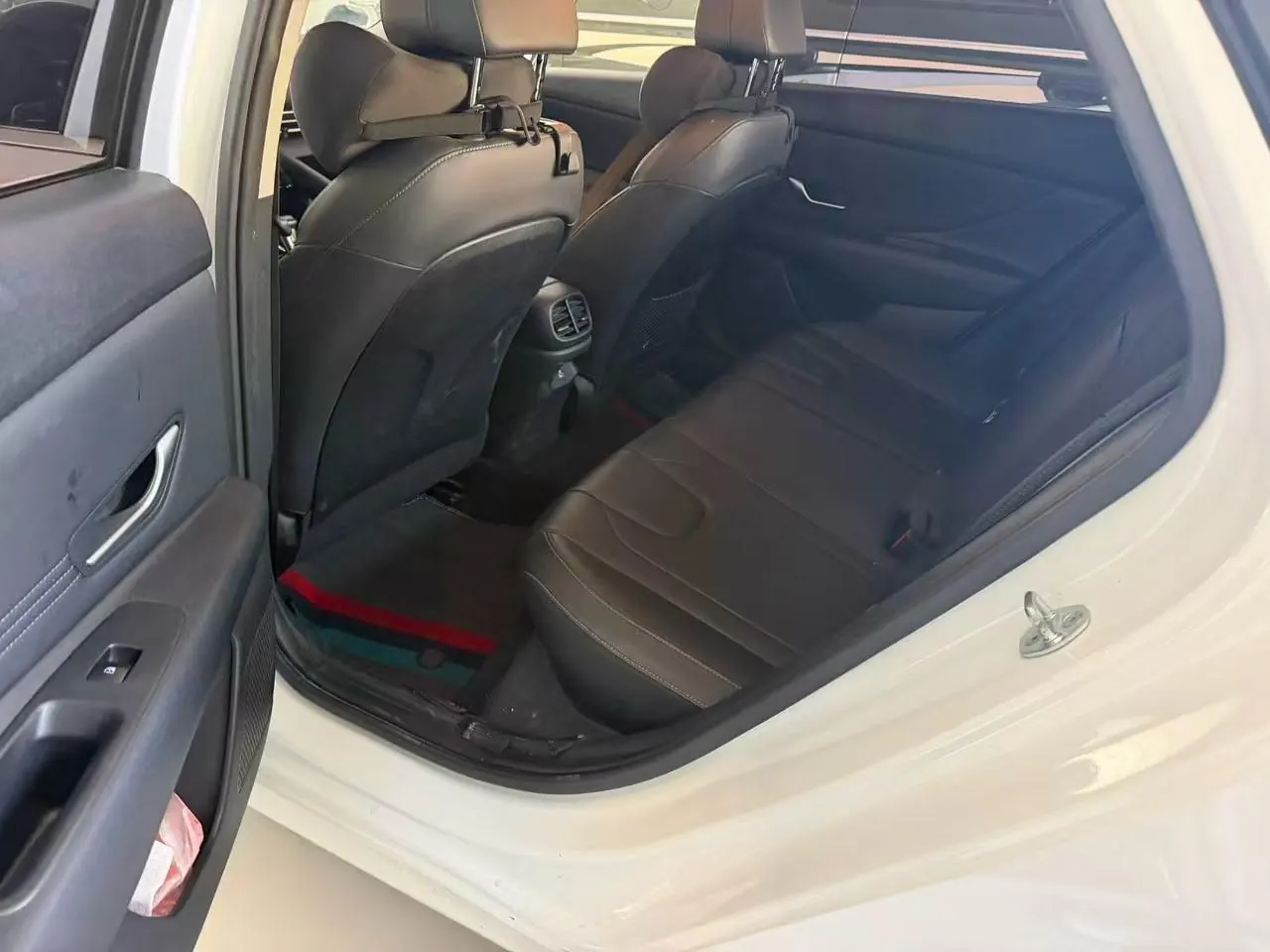 Hyundai 2022 Elantra -3-compartment 1.5 stepless LUX premium automatic gear 4