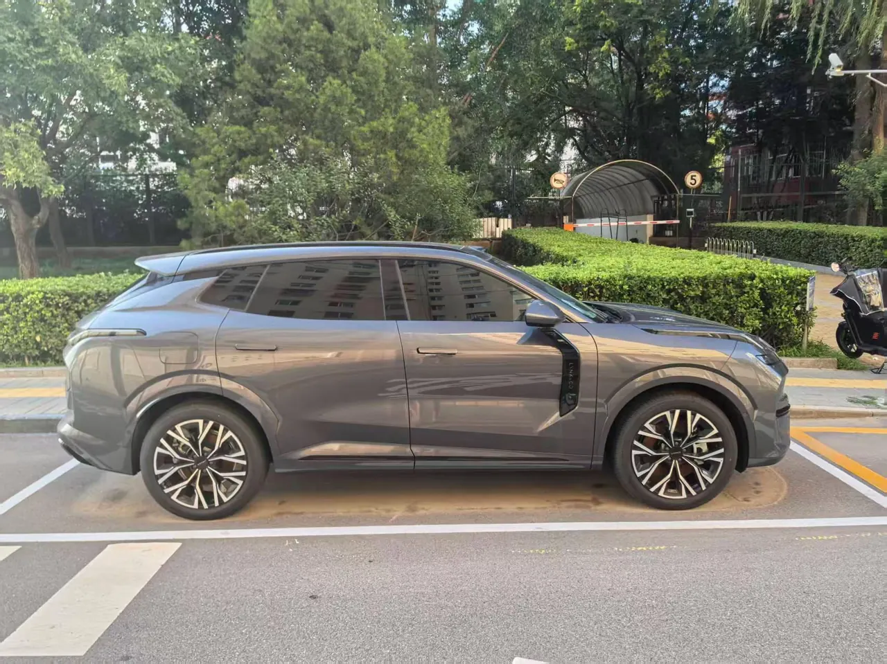 LYNK&amp;CO 2026 LYNK&amp;CO 08 EM-P 1.5T 210 Four-wheel Drive Performance Ultra H7 Automatic Gear 3