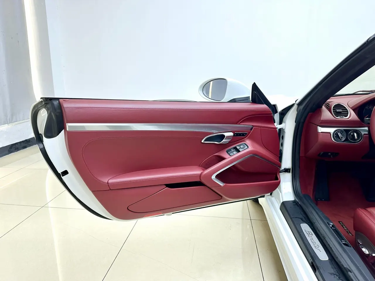 Porsche 718 (Imported) 2020 718 Boxer 2.0T Automatic 14
