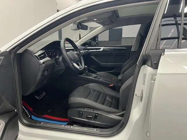 Volkswagen 2021 CC 2.0TSI 380TSI eye-catching automatic gear 7