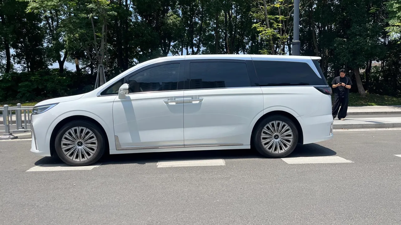 Voyah 2022 Dreamers 0 Carbon Edition Dream Smart Enjoying Pack Automatic Gear 2