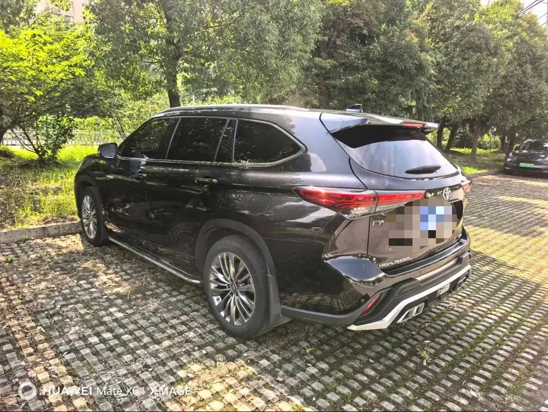 Toyota 2022 Highlander Dual Engine 2.5 Stepless Four-wheel Drive Premium Edition 7-seat Automatic Gear 3