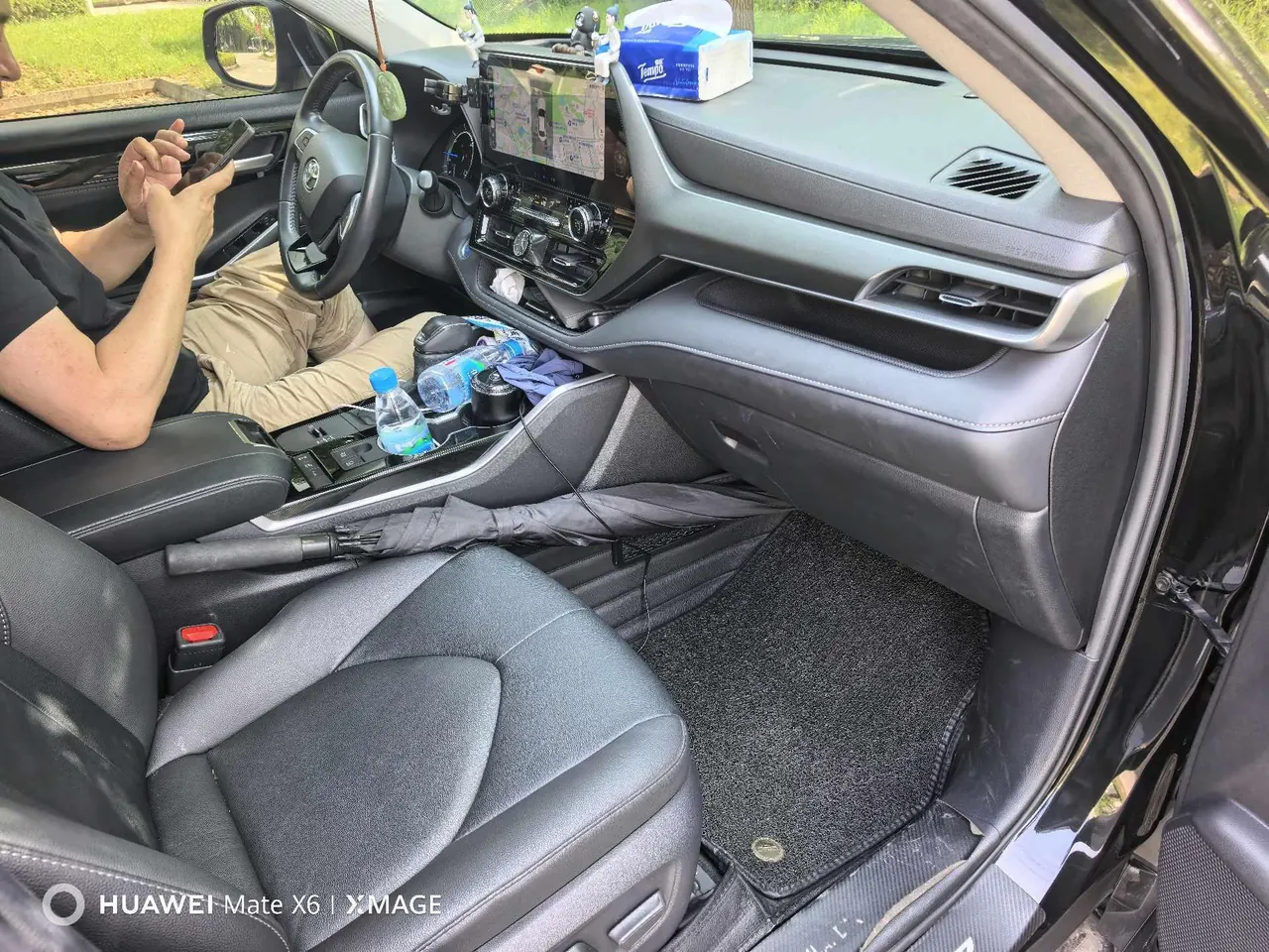 Toyota 2022 Highlander Dual Engine 2.5 Stepless Four-wheel Drive Premium Edition 7-seat Automatic Gear 4