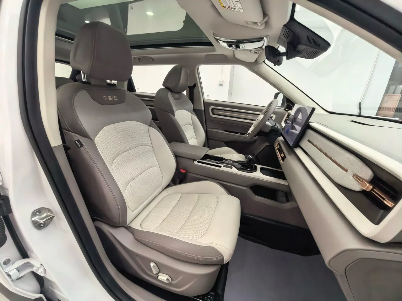 Geely 2026 model Icon 1.5TD Chocolate Elegant Edition, automatic transmission 11