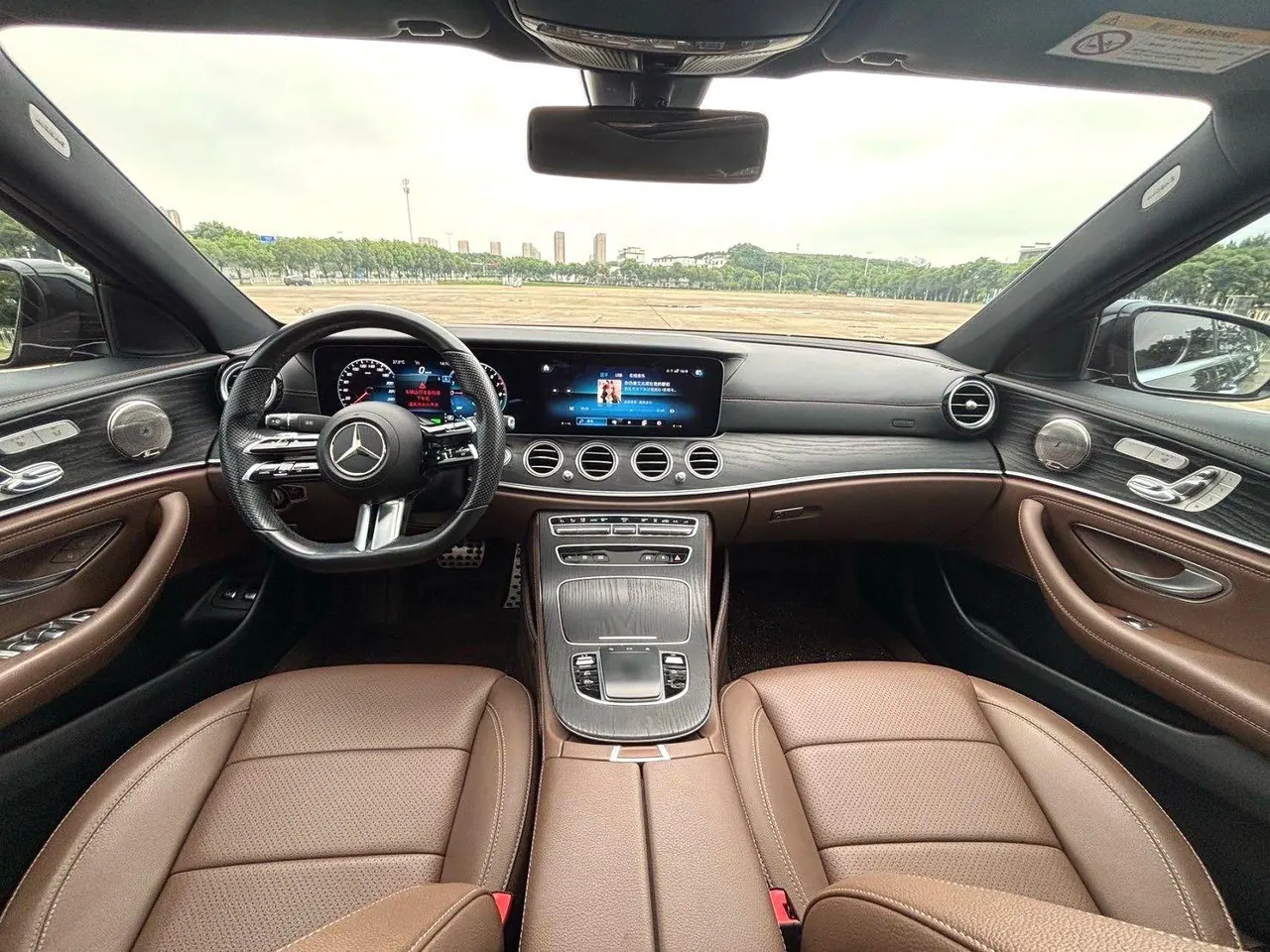 Mercedes Benz Class E New Energy 2022 E 350 e L 2.0T (Change 2) Automatic Gear 9