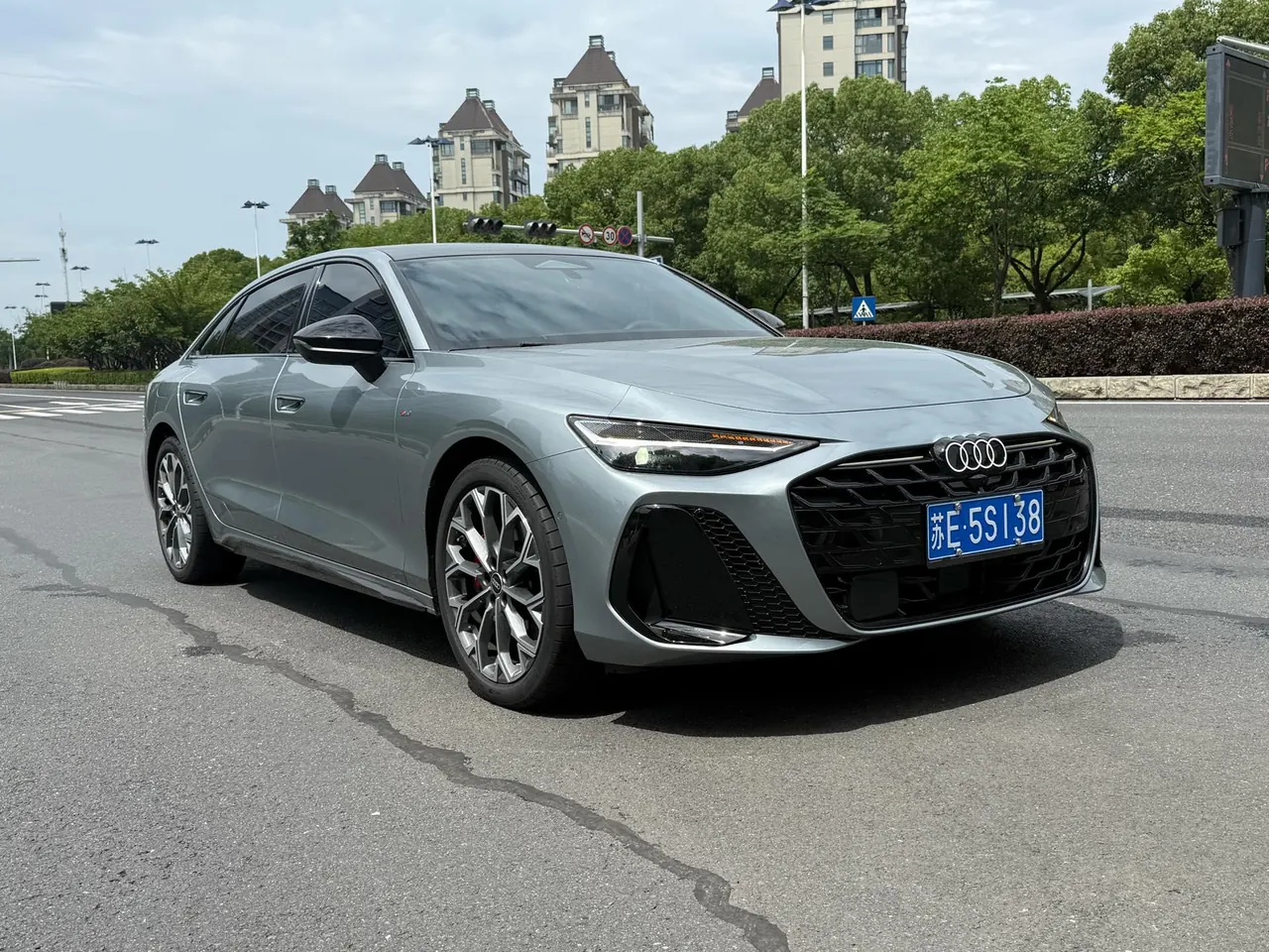 Audi 2026 A6L 2.0T Quattro Enjoy Dynamic Automatic 3