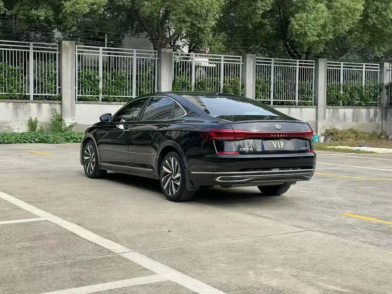 Volkswagen 2022 Passat 2.0TSI 330TSI Star Deluxe Edition Automatic Transmission 6