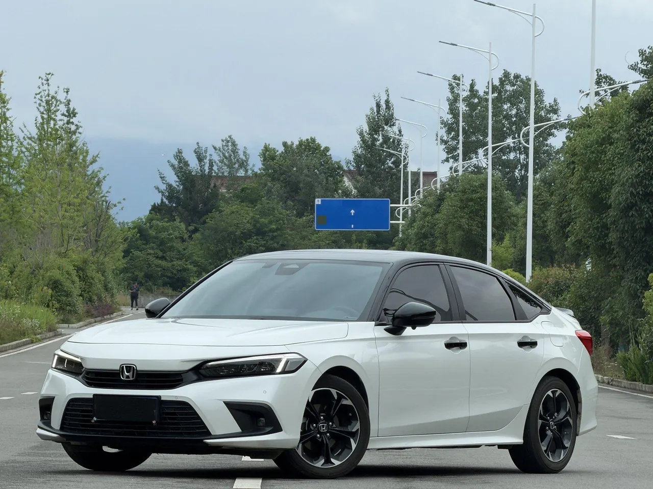 Открыть галерею: Honda 2022 Civic 1.5T Stepless 240TURBO Combustion Edition Automatic Gear