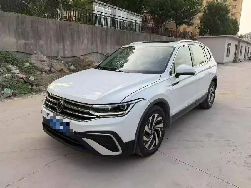 Open image lightbox: Volkswagen 2022 Tiguan L 2.0TSI 330TSI Two-Drive Comfortable Edition Automatic Gear
