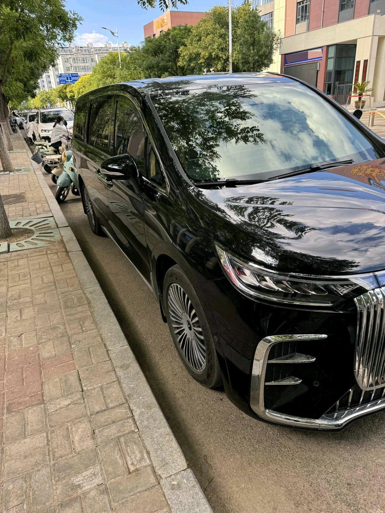 Voyah 2025 Dreamers PHEV 1.5T Four-wheel Drive Excellence Dry Kun Edition Automatic Gear 10
