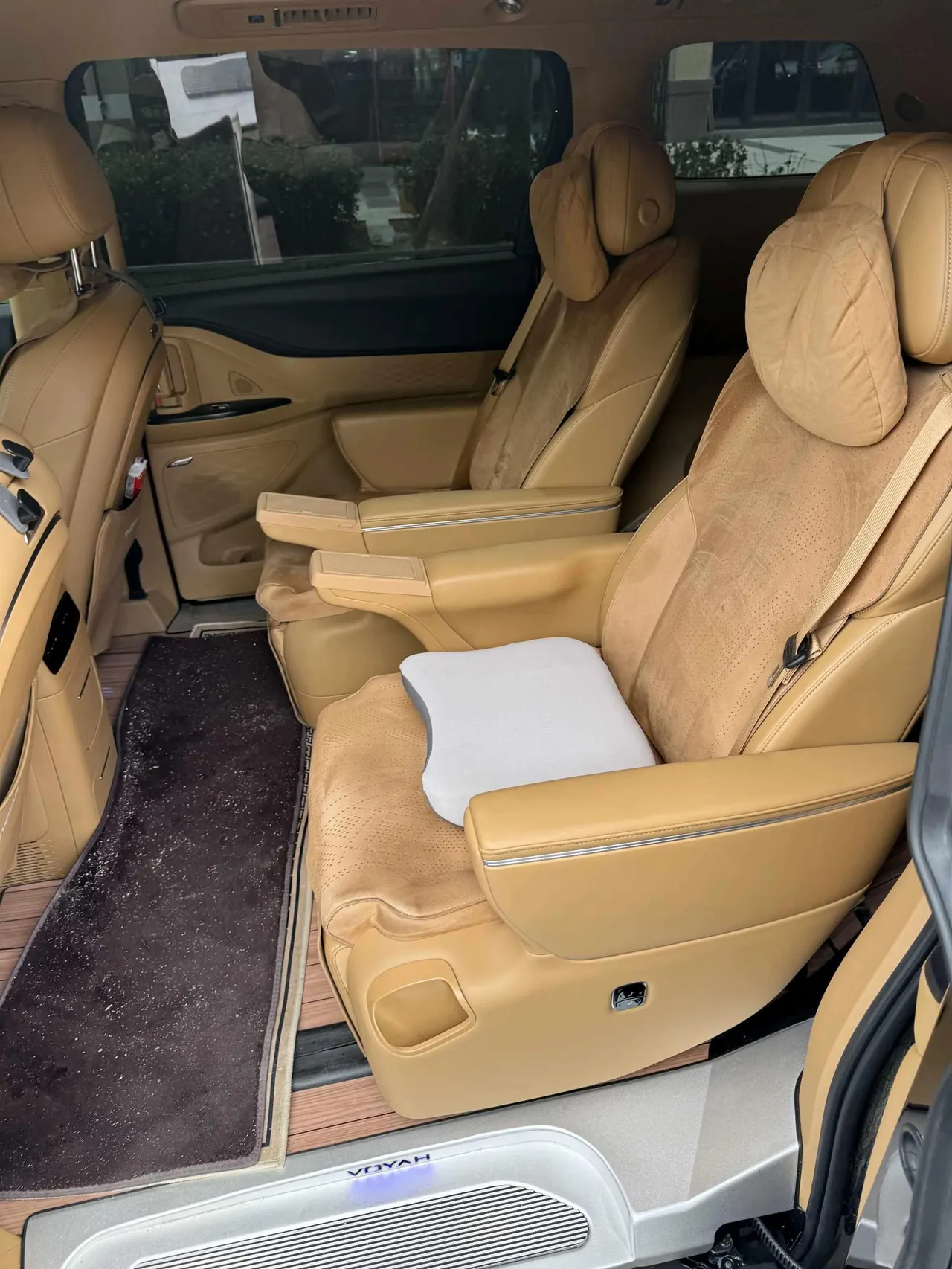Voyah 2025 Dreamers PHEV 1.5T Four-wheel Drive Excellence Dry Kun Edition Automatic Gear 5