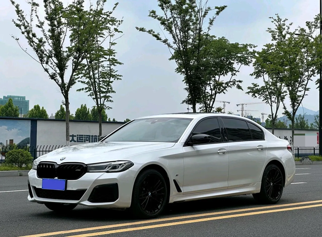 Открыть галерею: BMW 5 Series 2022 530Li 2.0T Leading M Sports Suit (Change 2) Automatic Gear