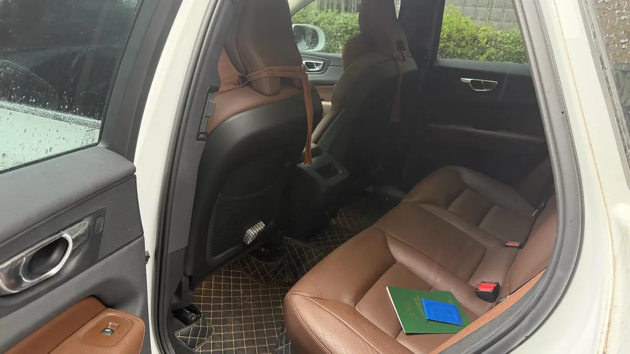 Volvo 2020 XC60 2.0T T5 4-wheel drive Zhiyuan Deluxe Edition Automatic Gear 4