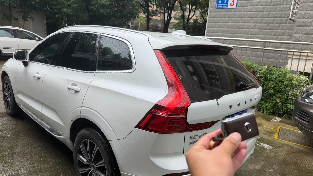Volvo 2020 XC60 2.0T T5 4-wheel drive Zhiyuan Deluxe Edition Automatic Gear 5