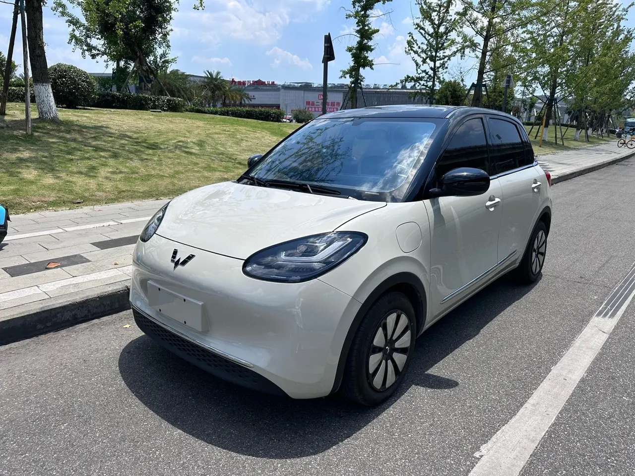 Open image lightbox: WuLing 2025 Plantronics 333km LingBox Connected Automatic Gear