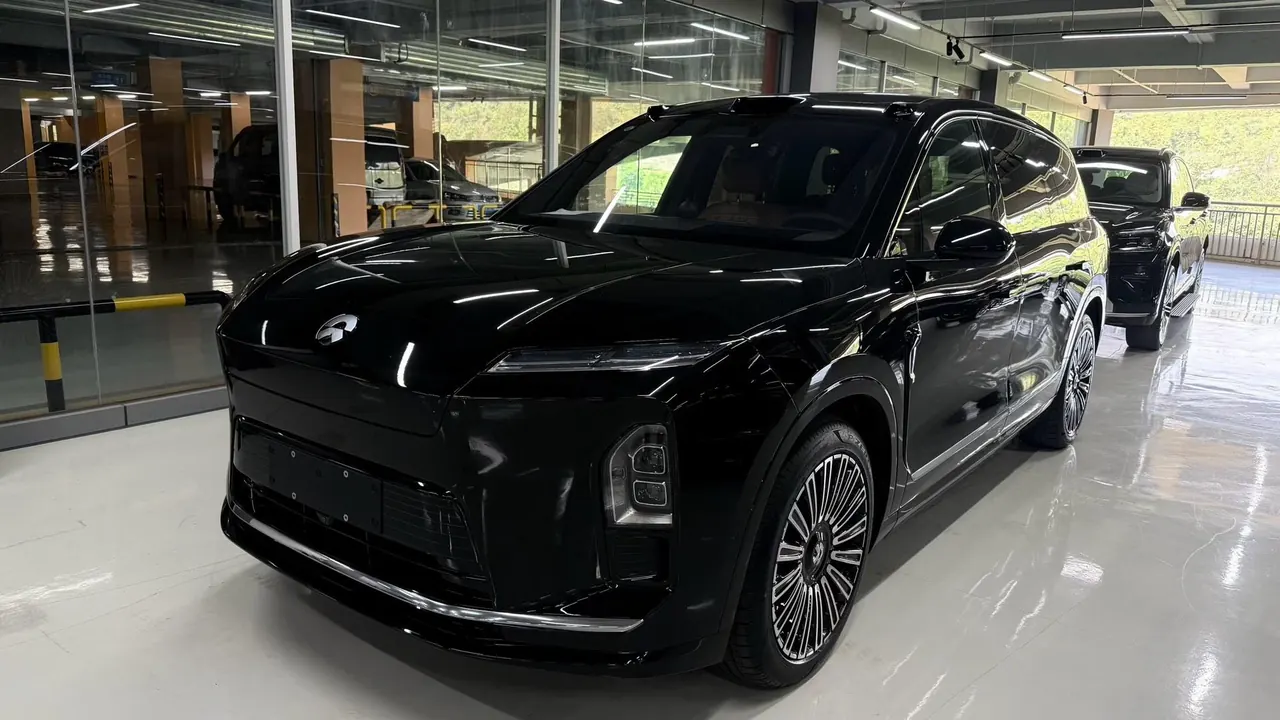 NIO 2026 ES8 6-seat executive deluxe automatic gear - View 1
