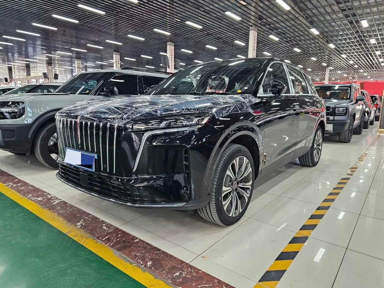 Open image lightbox: HongQi 2026 HS6 PHEV 1.5T 220 Four-wheel Drive Smart Hybrid Automatic Gear
