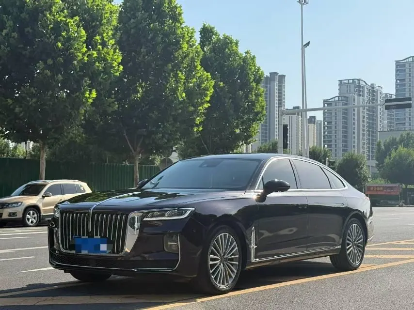 Открыть галерею: HongQi 2020 H9 48V 2.0T Zhilian Qi Chang Edition Automatic Gear