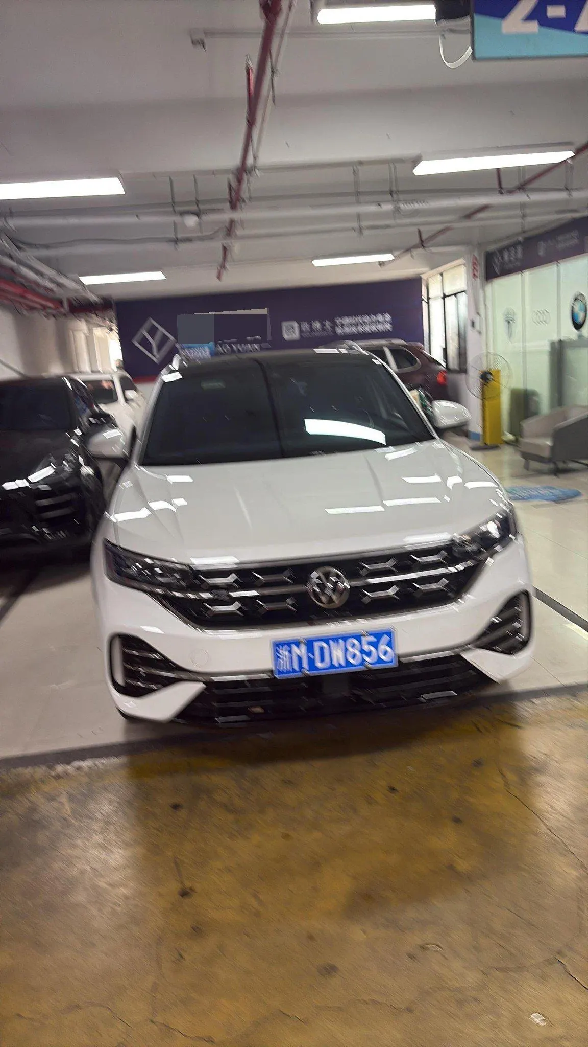 Volkswagen 2023 Tanyue 2.0TSI 380TSI four-wheel drive R-Line high-energy version of automatic gear 2