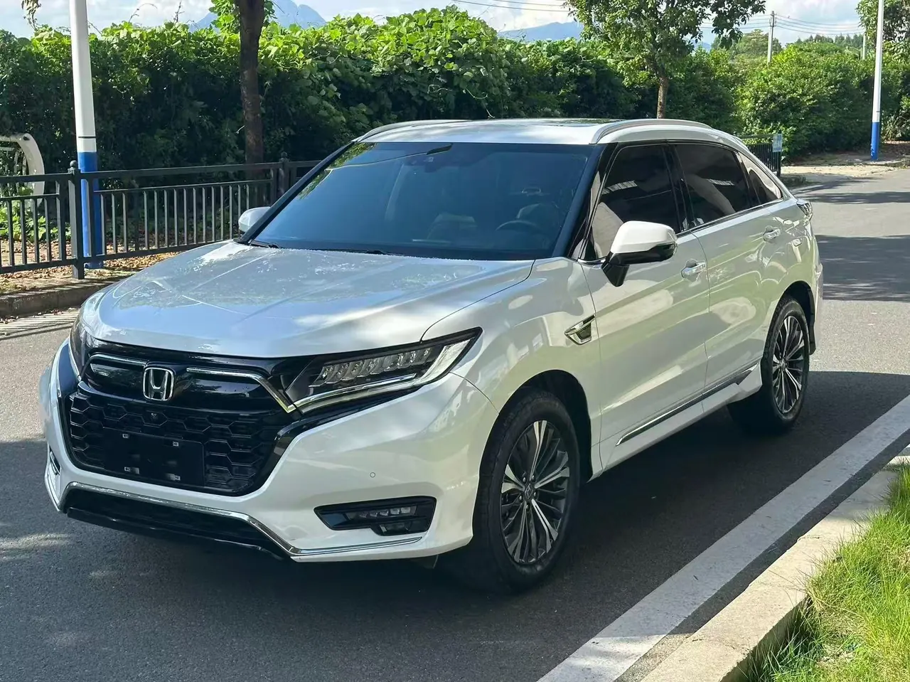 Open image lightbox: Honda 2020 UR-V 2.0T 370TURBO 4-wheel drive automatic gear
