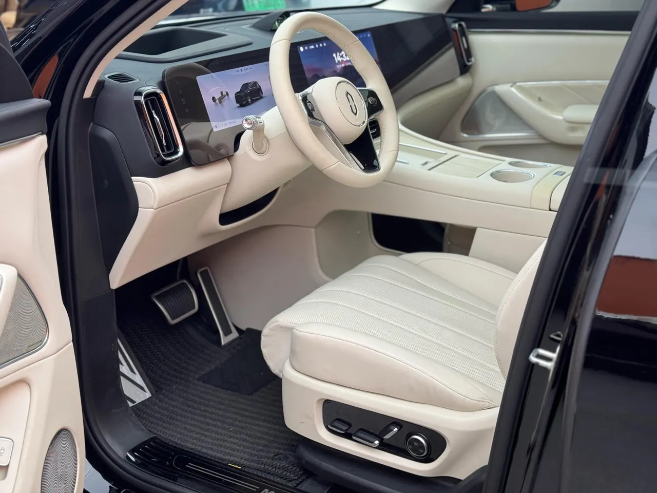 AITO 2025 AITO M8 Max 6-seat long endurance automatic gear 2