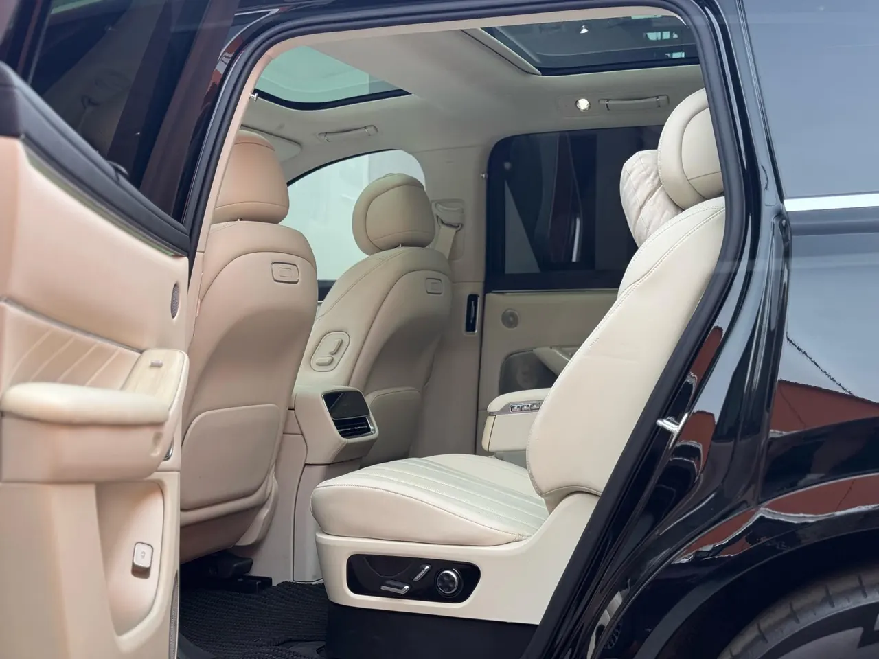 AITO 2025 AITO M8 Max 6-seat long endurance automatic gear 3