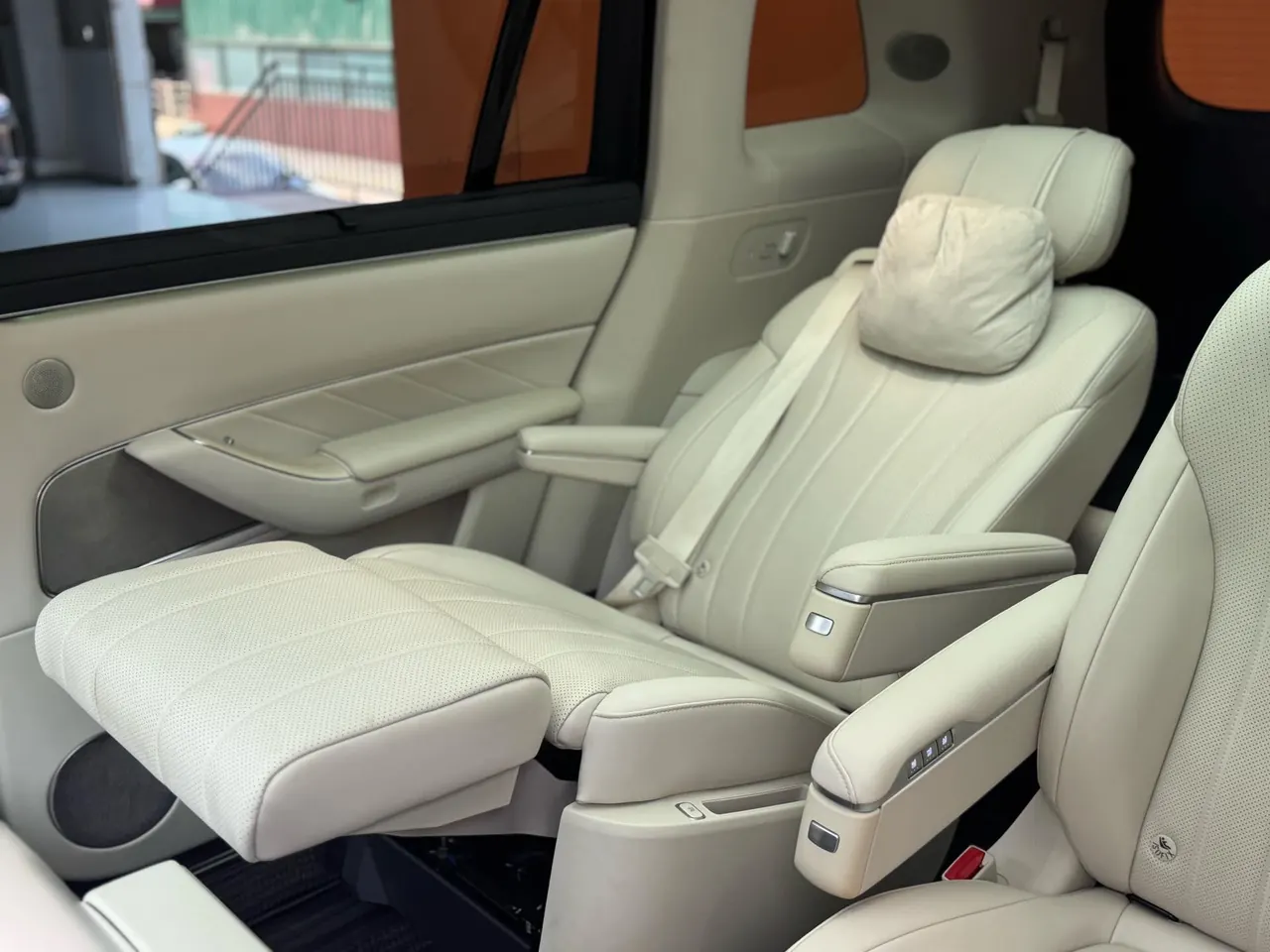 AITO 2025 AITO M8 Max 6-seat long endurance automatic gear 5
