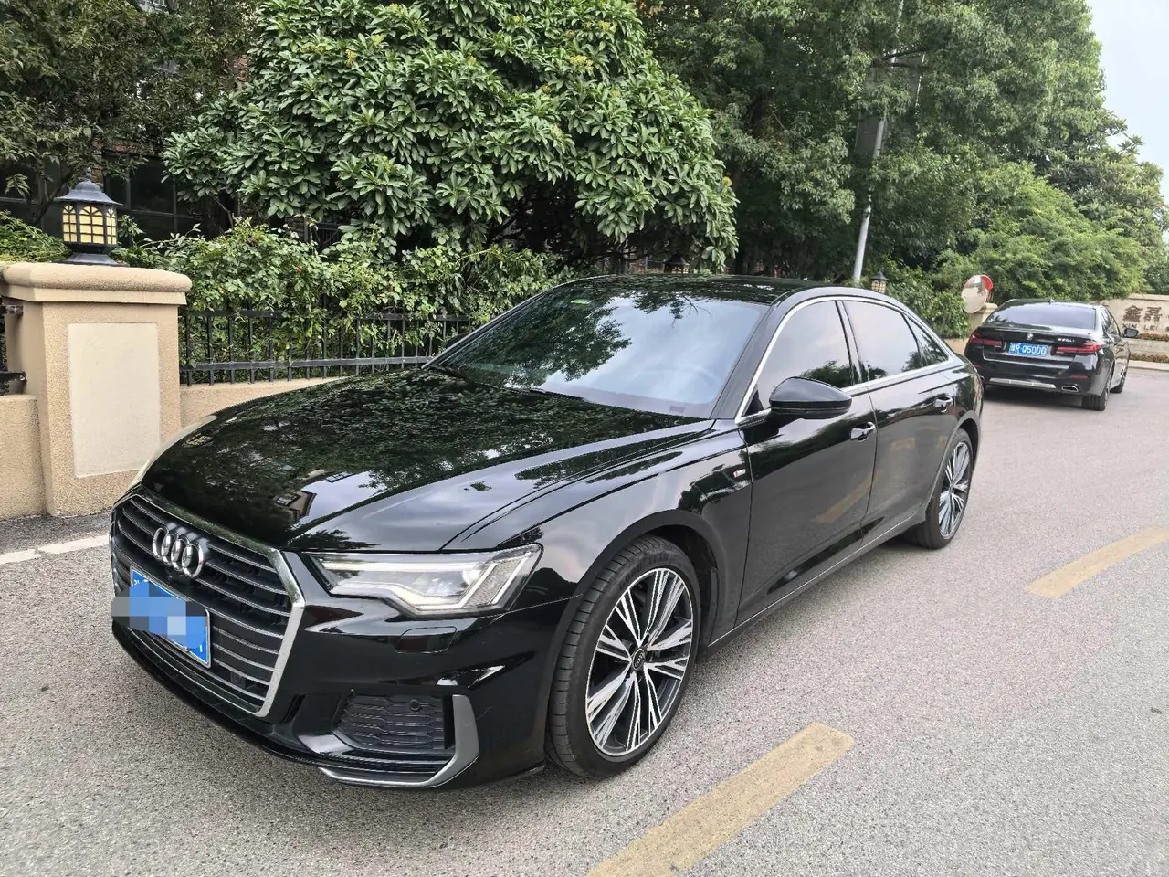 Audi 2022 A6L 2.0TFSI 40TFSI Deluxe Dynamic Automatic - View 1