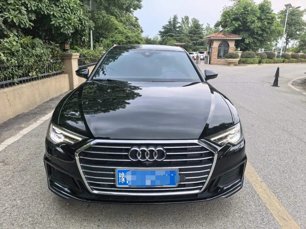 Audi 2022 A6L 2.0TFSI 40TFSI Deluxe Dynamic Automatic 2