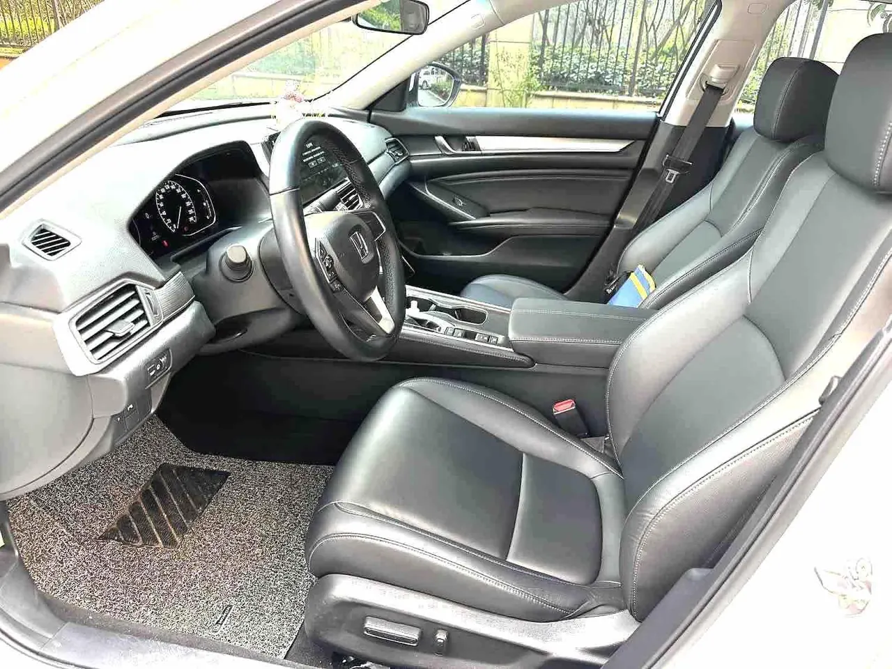 Honda 2022 10th Generation Accord 1.5T Stepless 260TURBO Deluxe Automatic Gear 4