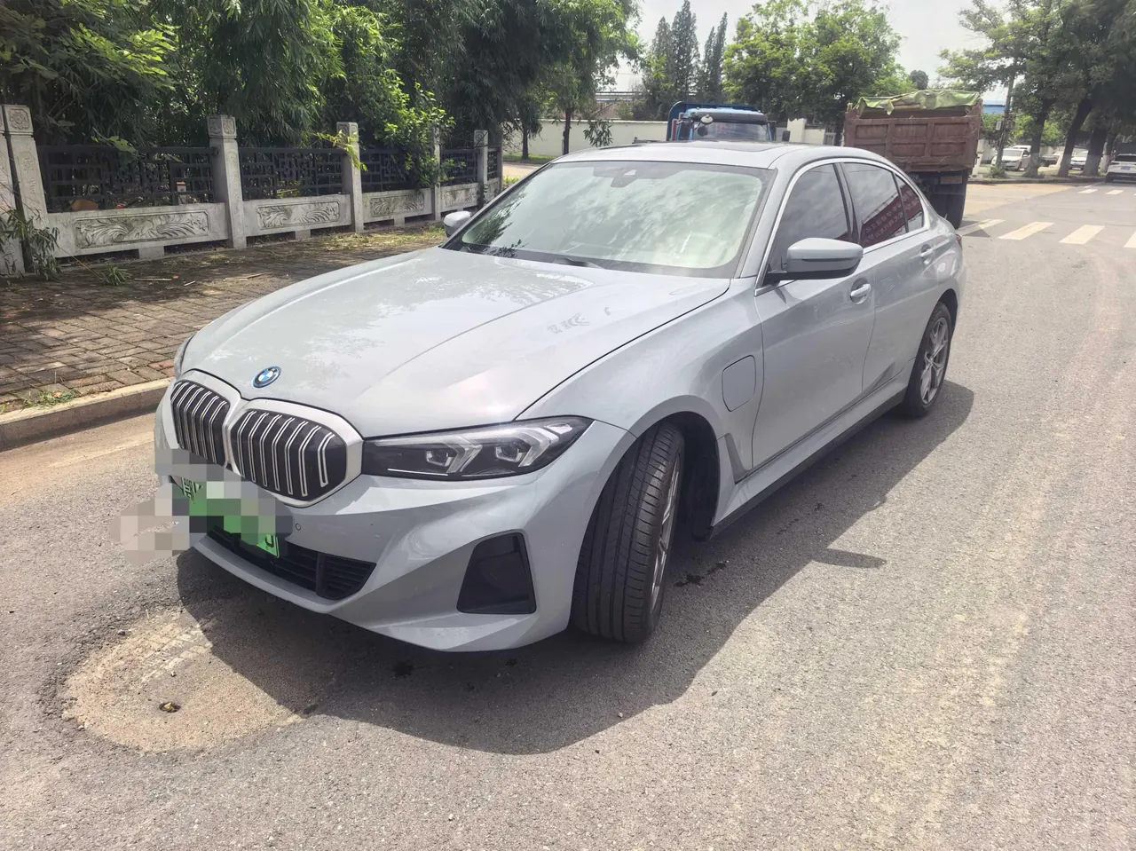 Open image lightbox: BMW 2025 i3 eDrive 35 L automatic gear