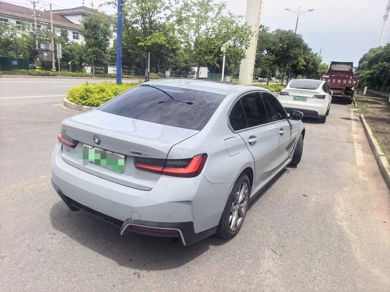 BMW 2025 i3 eDrive 35 L automatic gear 2