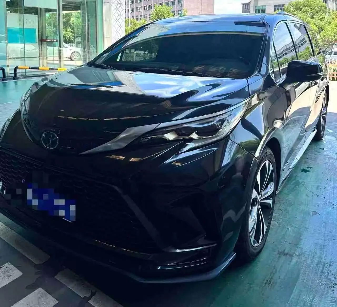 Open image lightbox: Toyota 2023 Grevia HYBRID 2.5 Stepless Distinguished Welfare PLUS Edition Automatic Gear