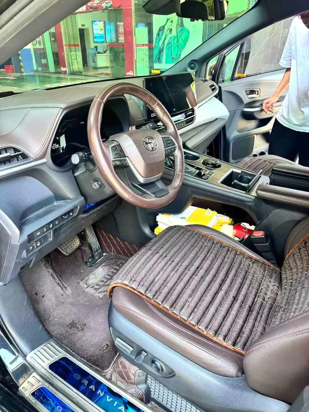 Toyota 2023 Grevia HYBRID 2.5 Stepless Distinguished Welfare PLUS Edition Automatic Gear 3