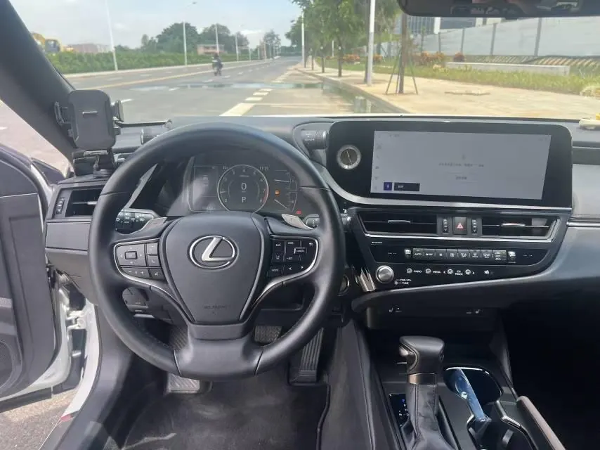 Lexus ES (Imported) 2022 ES200 2.0 Stepless Premium Edition Automatic Gear 2
