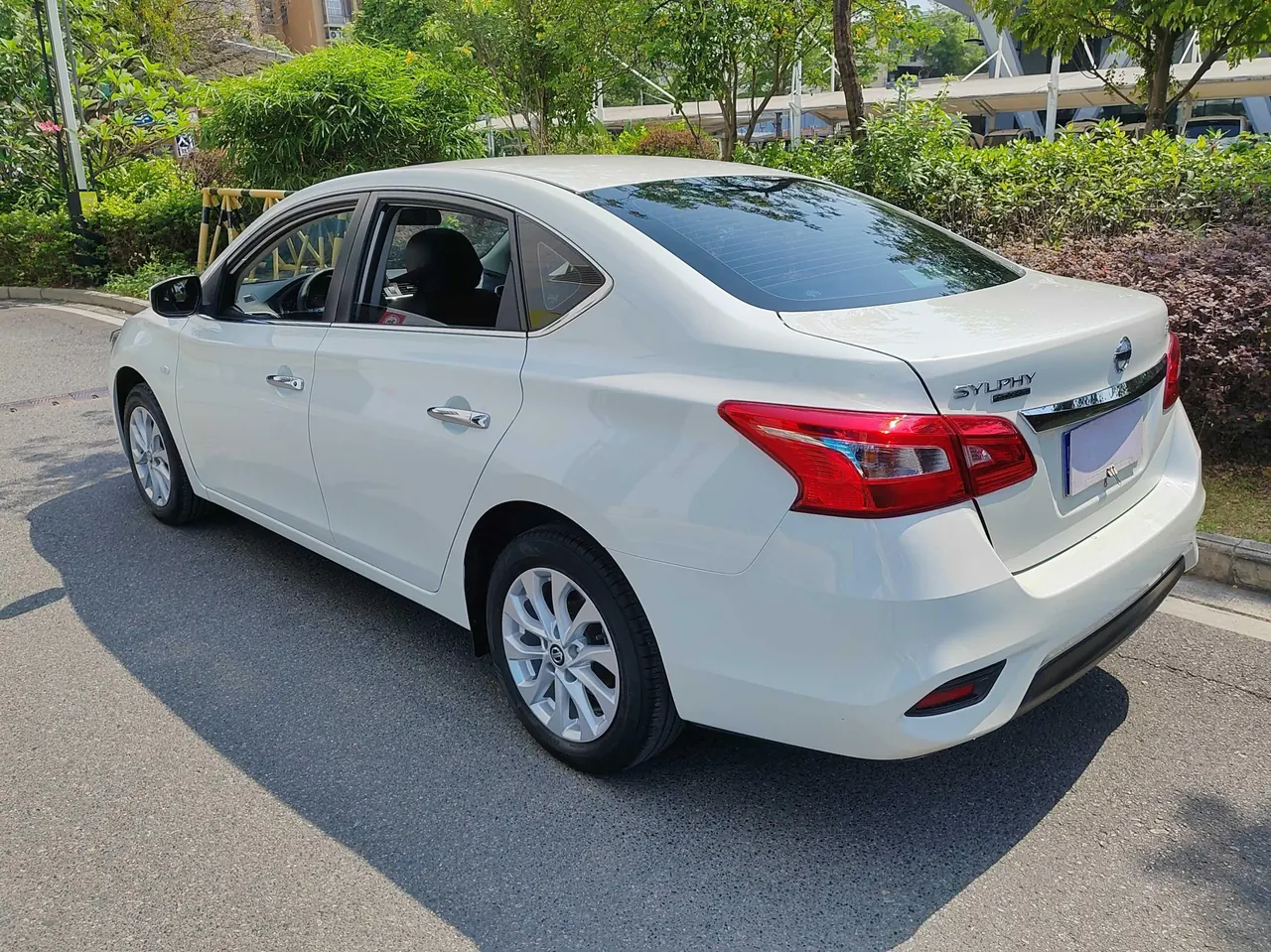 Nissan 2022 Sylphy Classic 1.6 Stepless XL Deluxe Automatic Gear 5