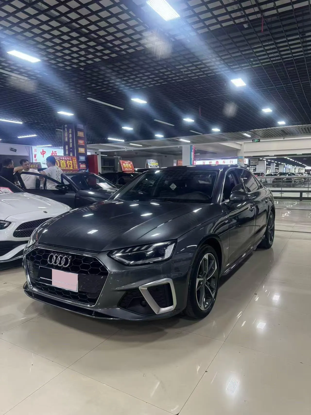 Открыть галерею: Audi 2020 A4L 2.0TFSI 40TFSI Fashion Dynamic Automatic