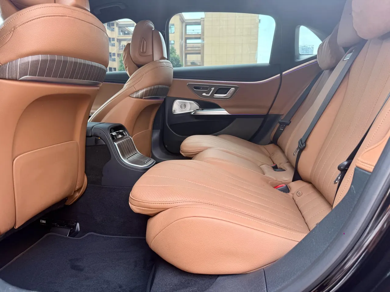 Mercedes Benz E Class 2025 E 300 L 48V 2.0T Luxury Automatic Gear 5