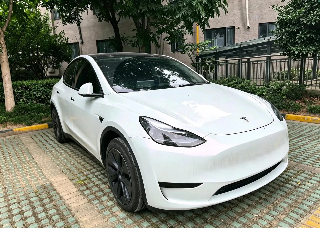 Tesla 2024 Model Y rear-wheel drive version automatic transmission 3