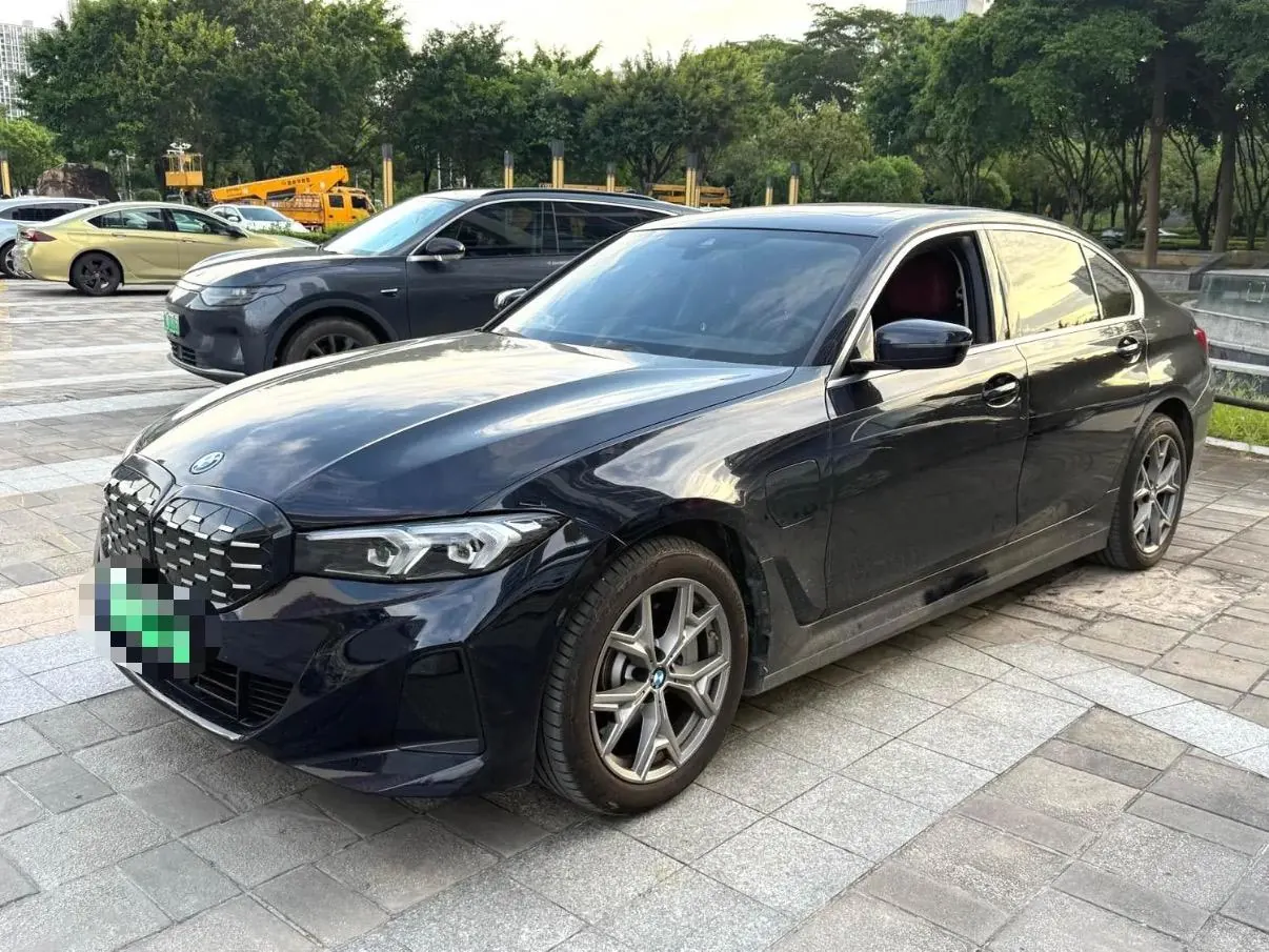 BMW 2025 i3 eDrive 35 L automatic gear - View 1