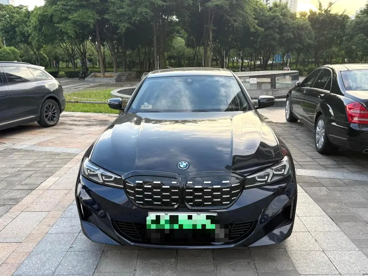 BMW 2025 i3 eDrive 35 L automatic gear 2