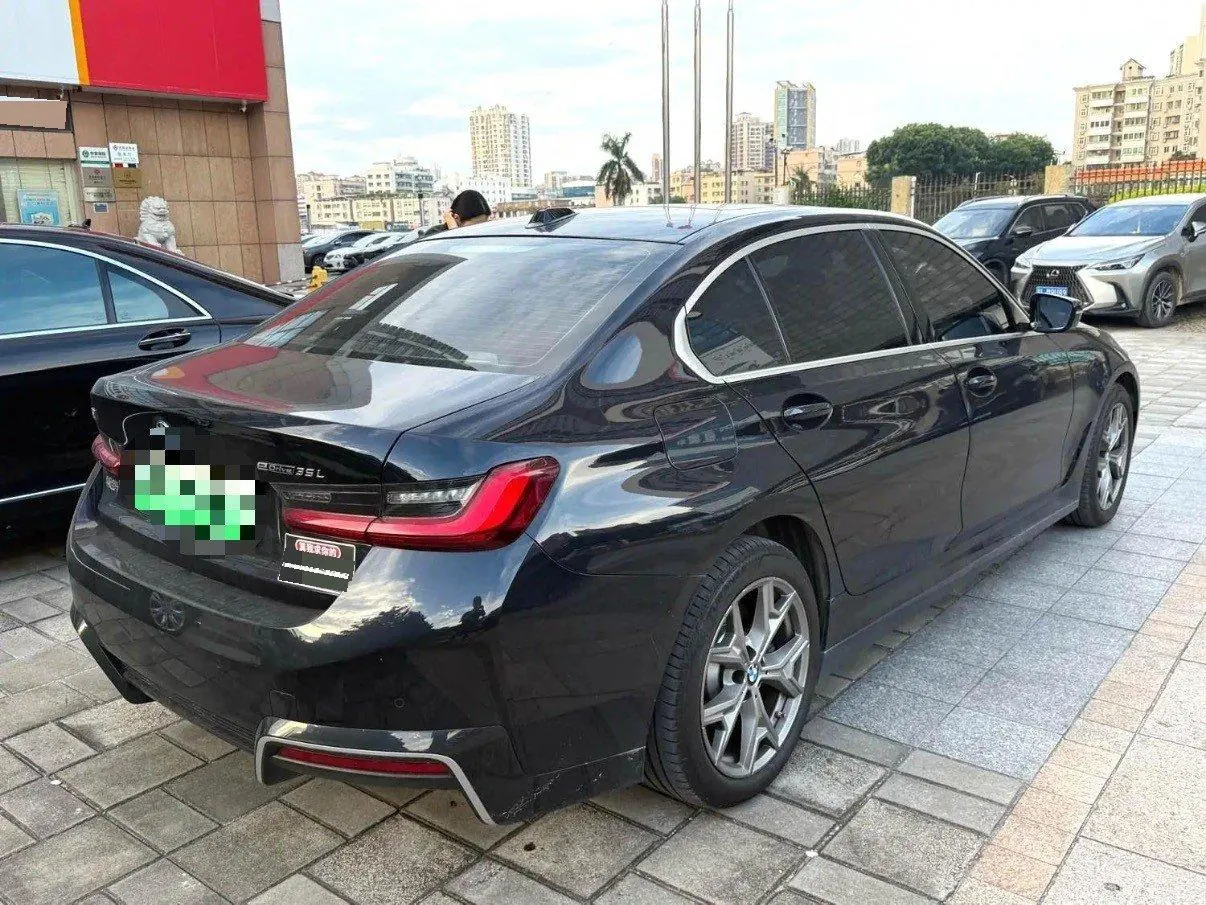 BMW 2025 i3 eDrive 35 L automatic gear 6
