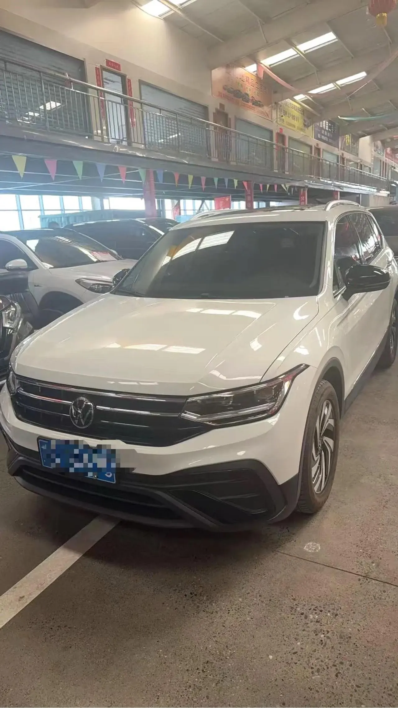 Open image lightbox: Volkswagen 2024 Tiguan L 1.5TSI 300TSI Two‑Wheel‑Drive Longteng Edition Automatic Transmission