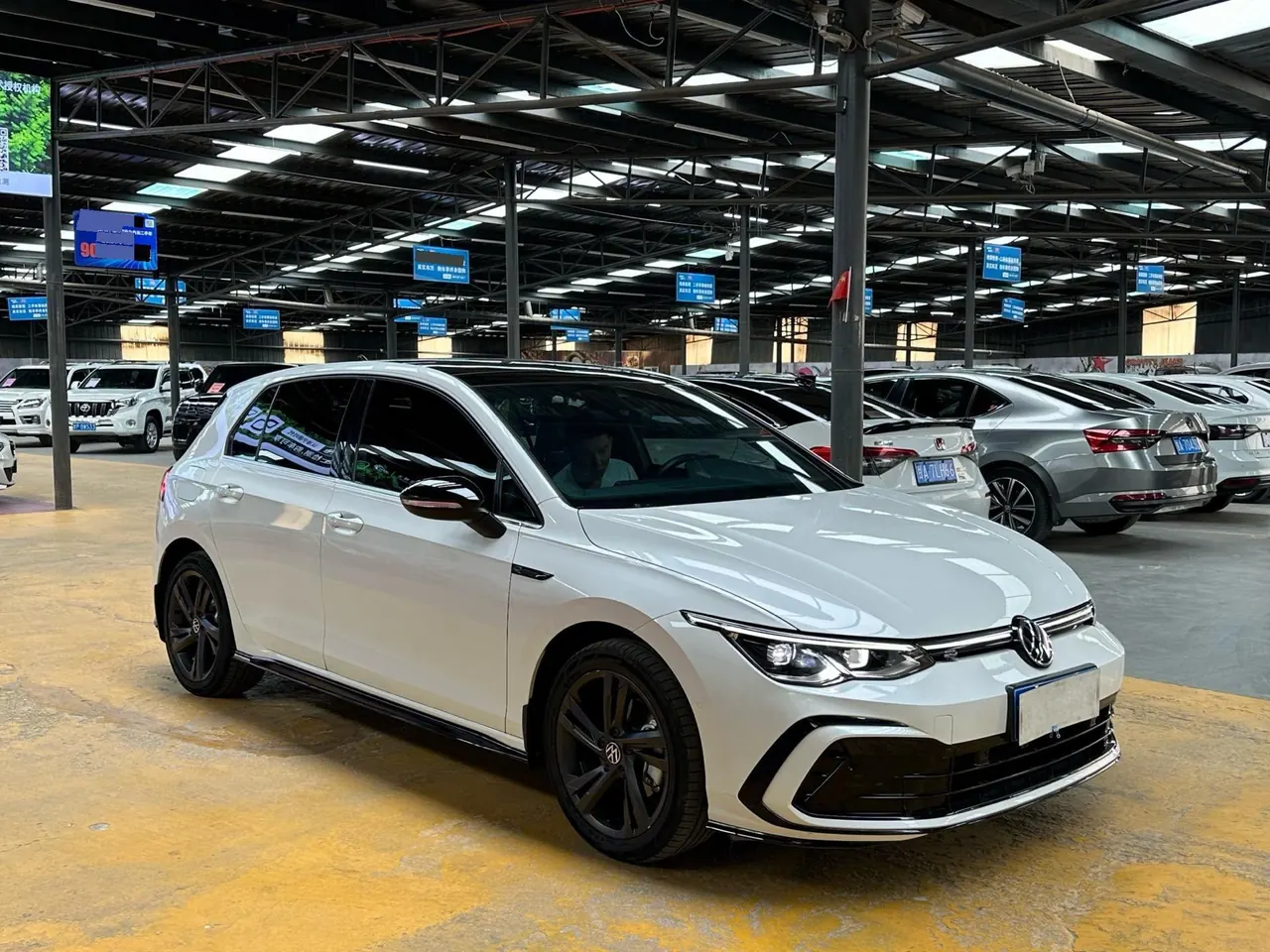 Volkswagen 2021 Golf 8 PRO 1.4TSI 280TSI Automatic 3